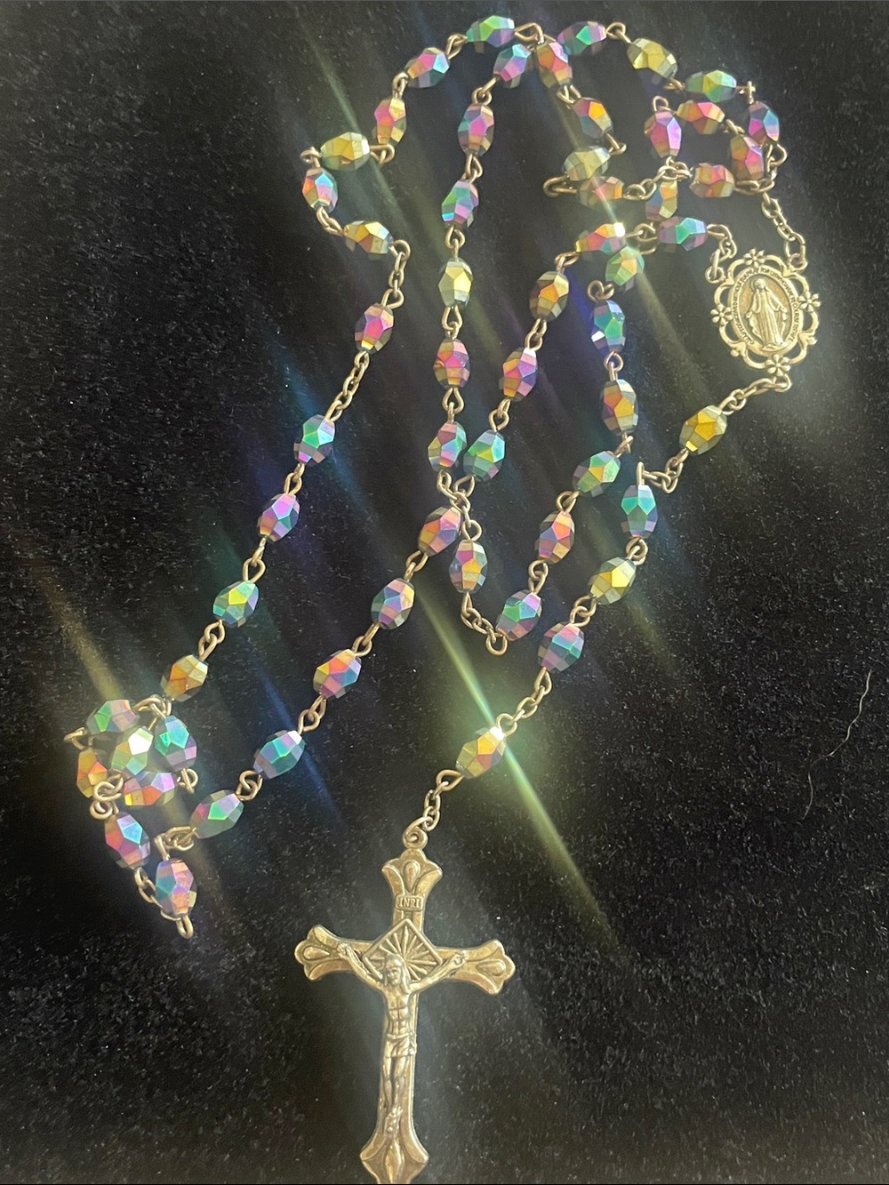 Gorgeous vintage iridescent rosary! Excellent beautiful condition!